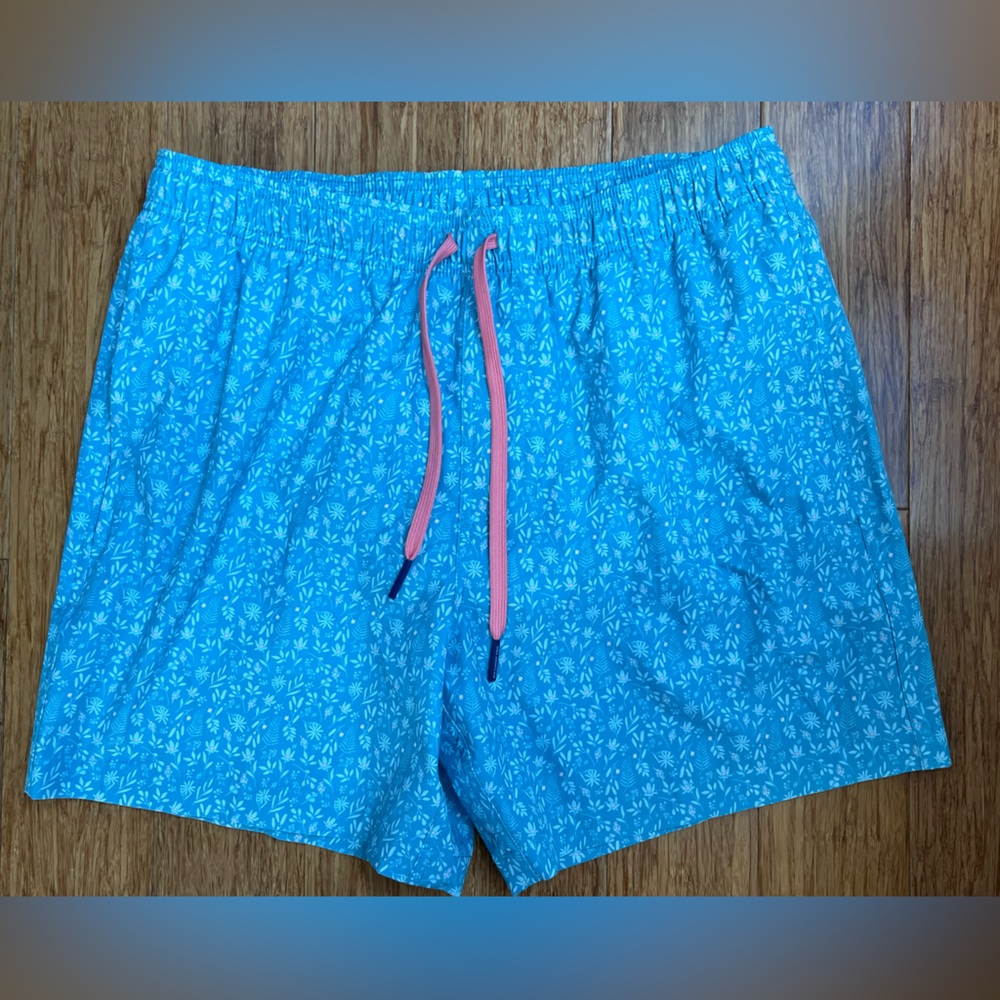 Southern Tide swim trunk men’s Size medium. 1202